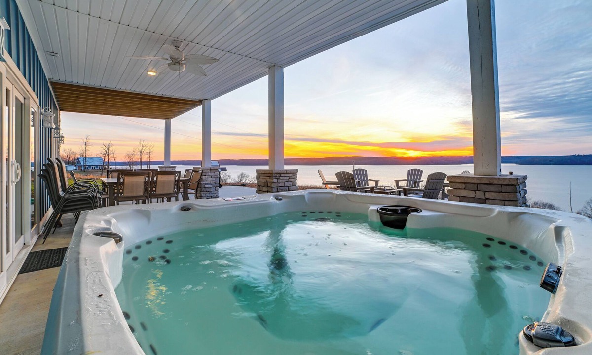 Waverly House | Massive Lake Views & Stunning Sunsets: Waverly Gem