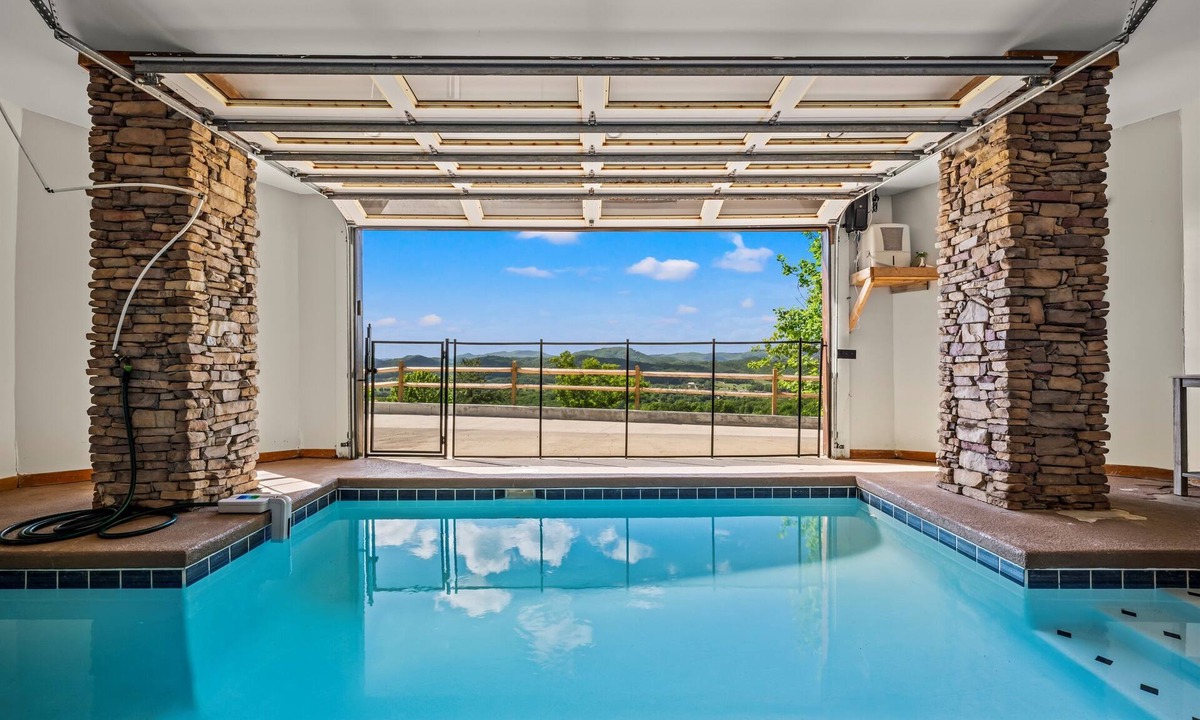 Smoky Mountains Cabin | Massive Views+Indoor Pool+Movie Theater+Fire Pit