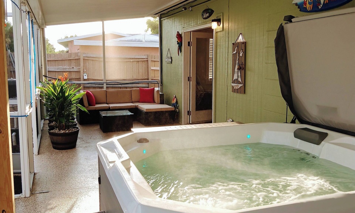 Port Charlotte House | Mid Century Modern with resort style lanai with Salt Water pool & new Jacuzzi