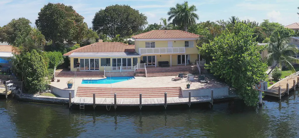 Coral Ridge House | MIddle River Waterfront Island Style Retreat - 4 bd/3.5 bath