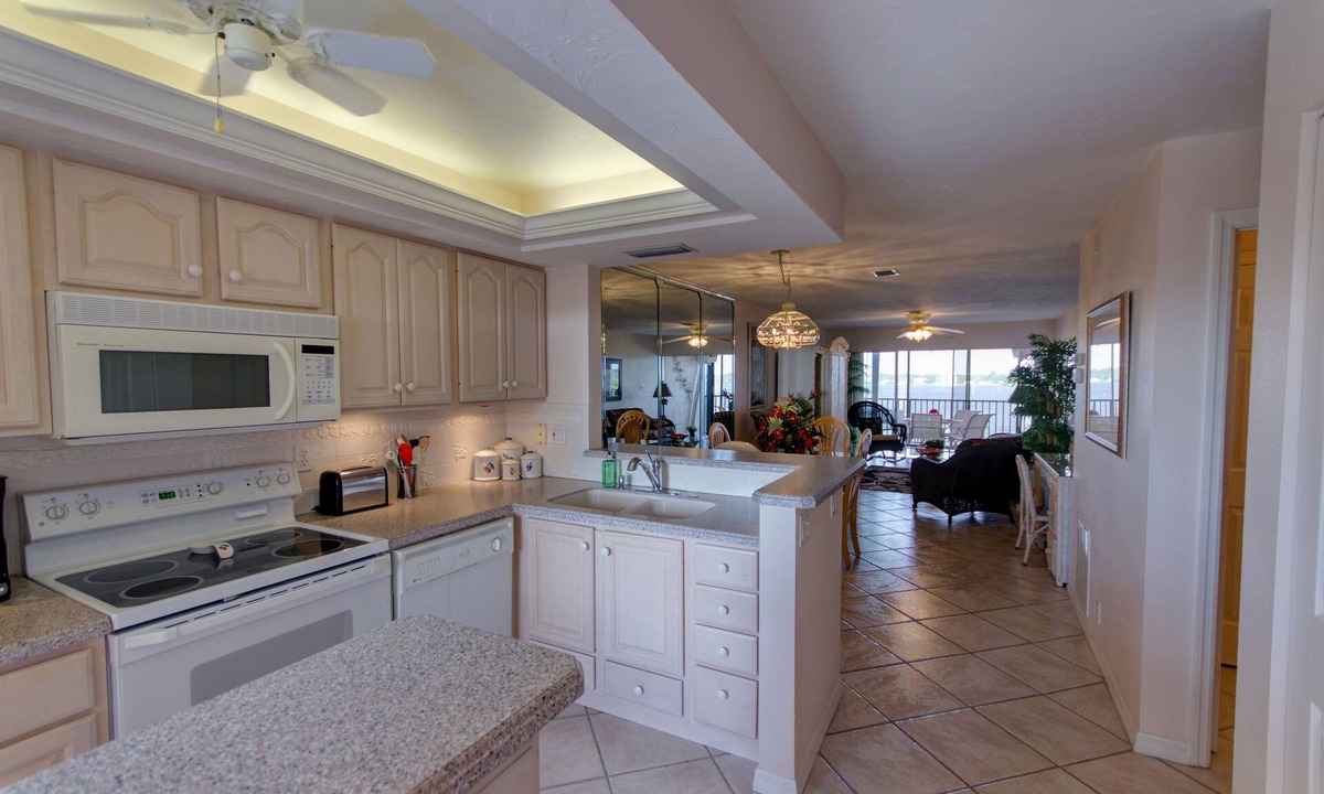 Siesta Key Condo | Million Dollar View Bay Sunrises & Gulf Sunsets-Feb and March open 2025