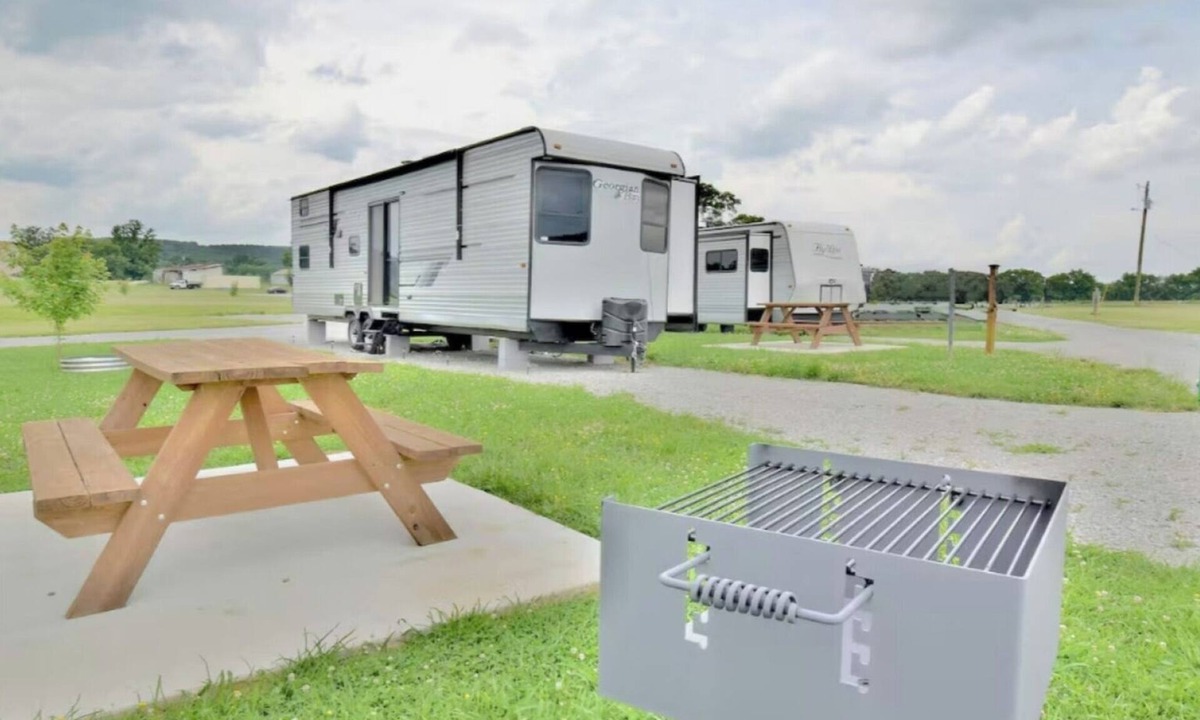 Decatur Apartment | Mins from the Lake! Camper King Bed Firepit