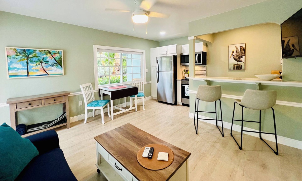 Parrot Cove Apartment | Modern 1 bedroom villa with King Bed just five minutes to the beach!