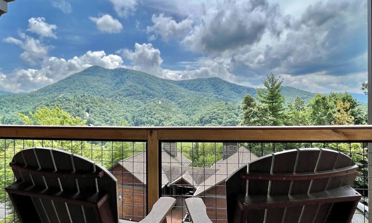 Wears Valley Cabin | Modern 3 Bedroom Cabin with Mountain Views!