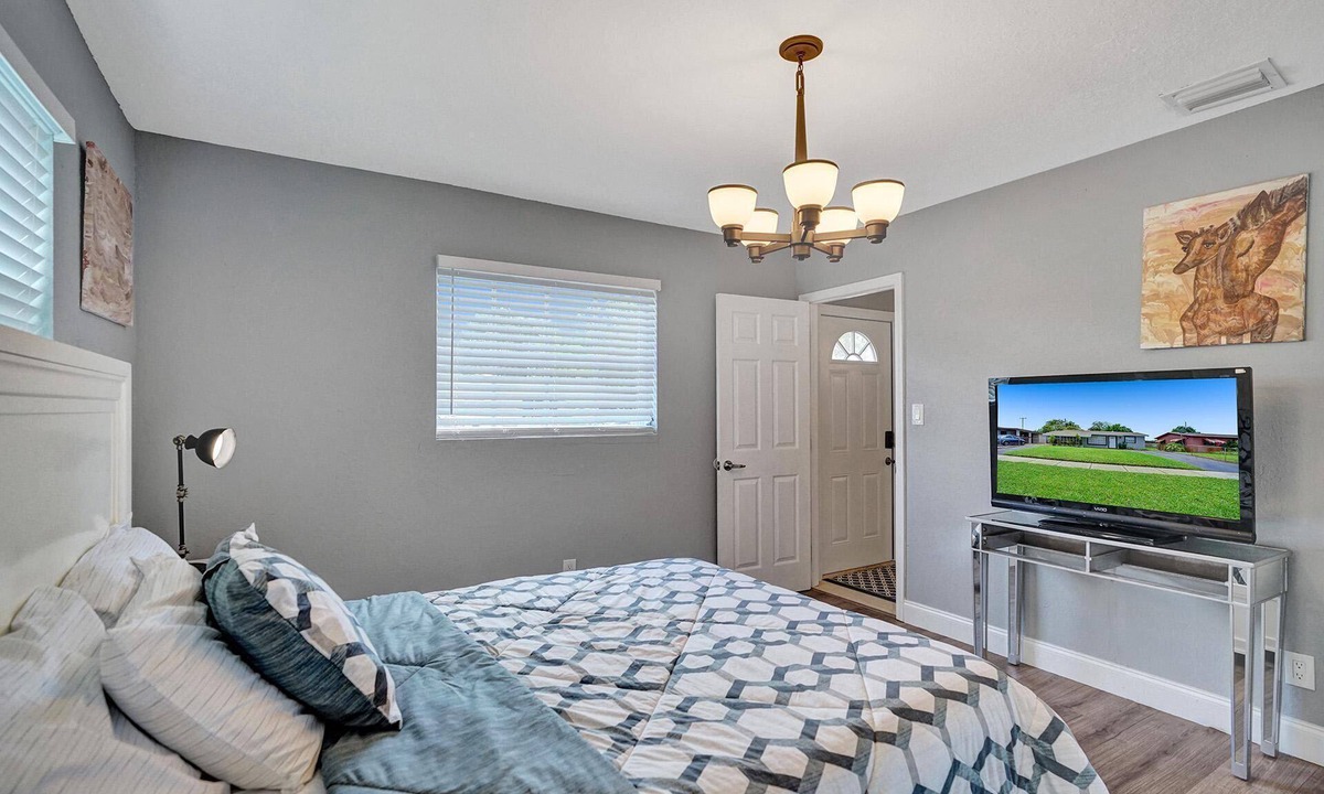 Lauderhill House | Modern 3bd/2ba Home mins to Beach & Las Olas