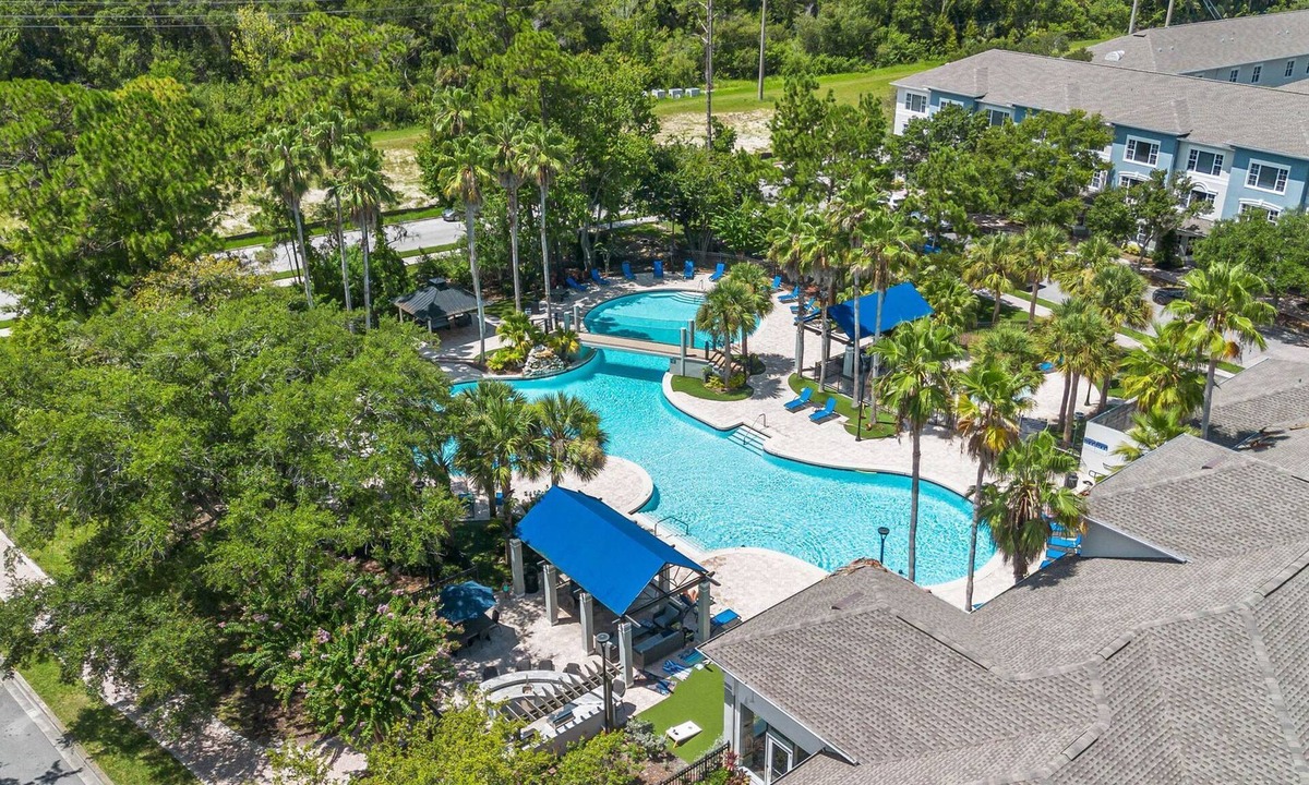 Westchase Apartment | Modern 3BR 2BA Pools Gym Near Airport 5