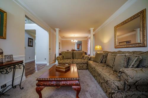 Lilburn House | Modern 5BR Retreat with Office Fully Furnished