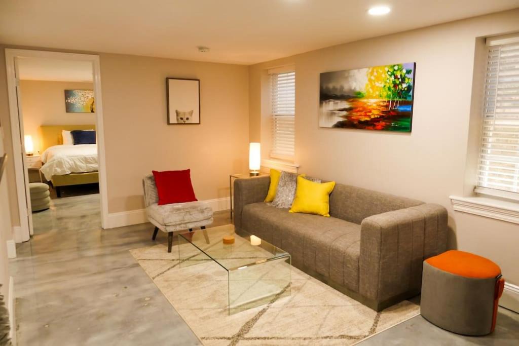 Algiers Point Bed & Breakfast | Modern Colorful and Perfectly Located in Algiers PT