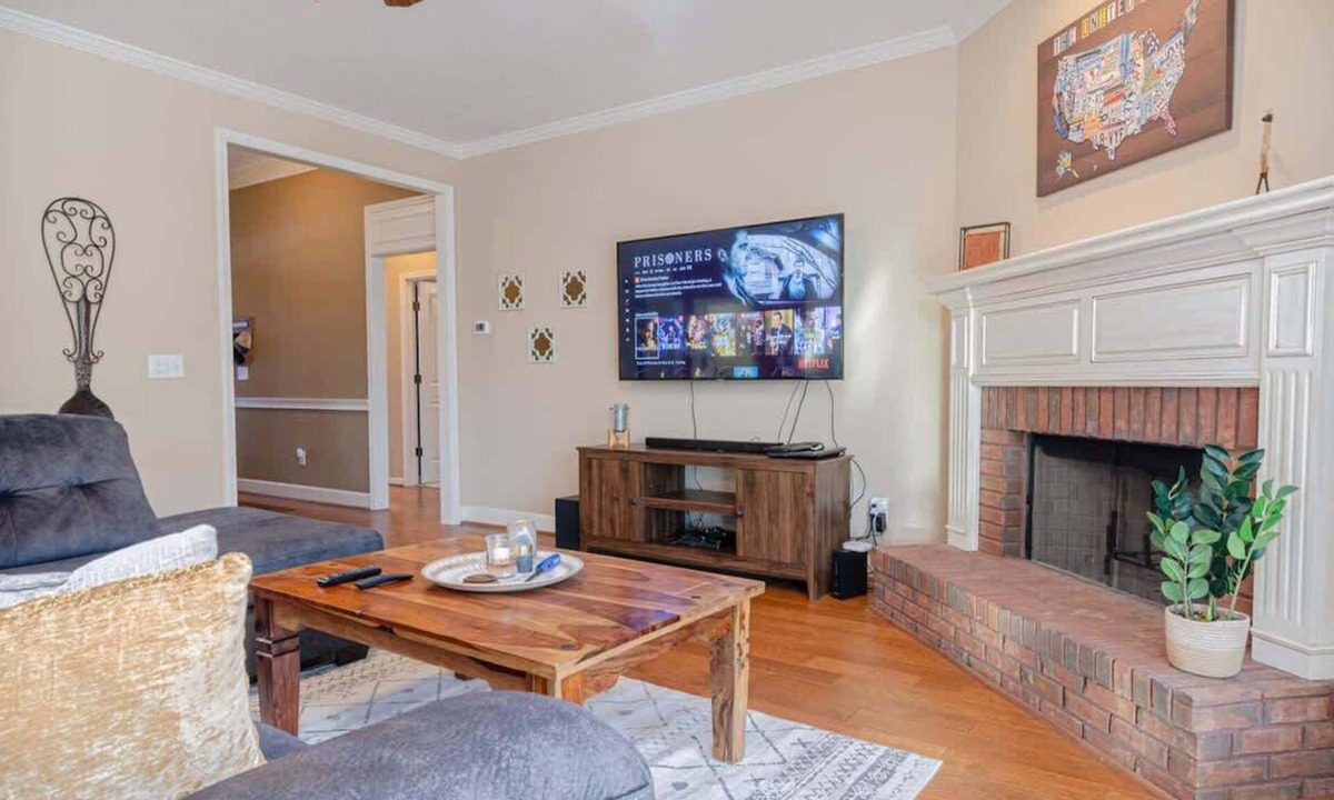 Fortson House | Modern Columbus Military stay w/Grill & Games