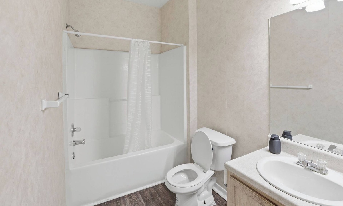 Sand Ridge Apartment | Modern Comfort w/Balcony, Kitchen & WiFi