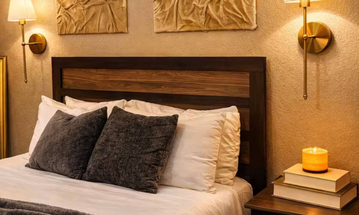 Downtown Memphis Apartment | Modern Condo Prime Area | Beale St + Gated Parking