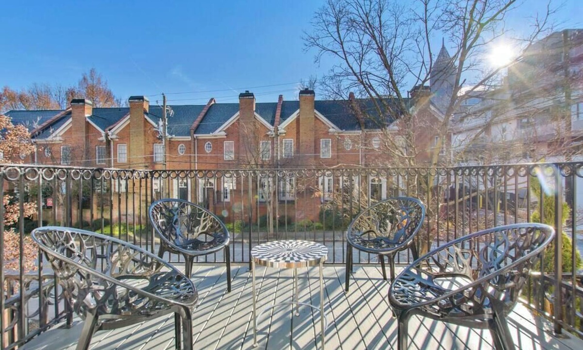 Midtown House | Modern Designer 3 Bedroom Townhouse in Midtown