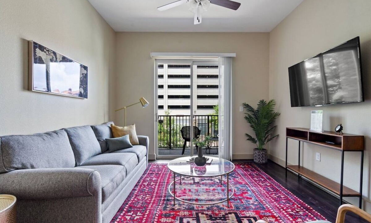 Montgomery Apartment | Modern Downtown Loft | King Bed + Free Parking