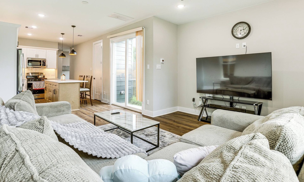 Northeast Houston House | Modern Home w/Private Yard in Northeast H-Town!