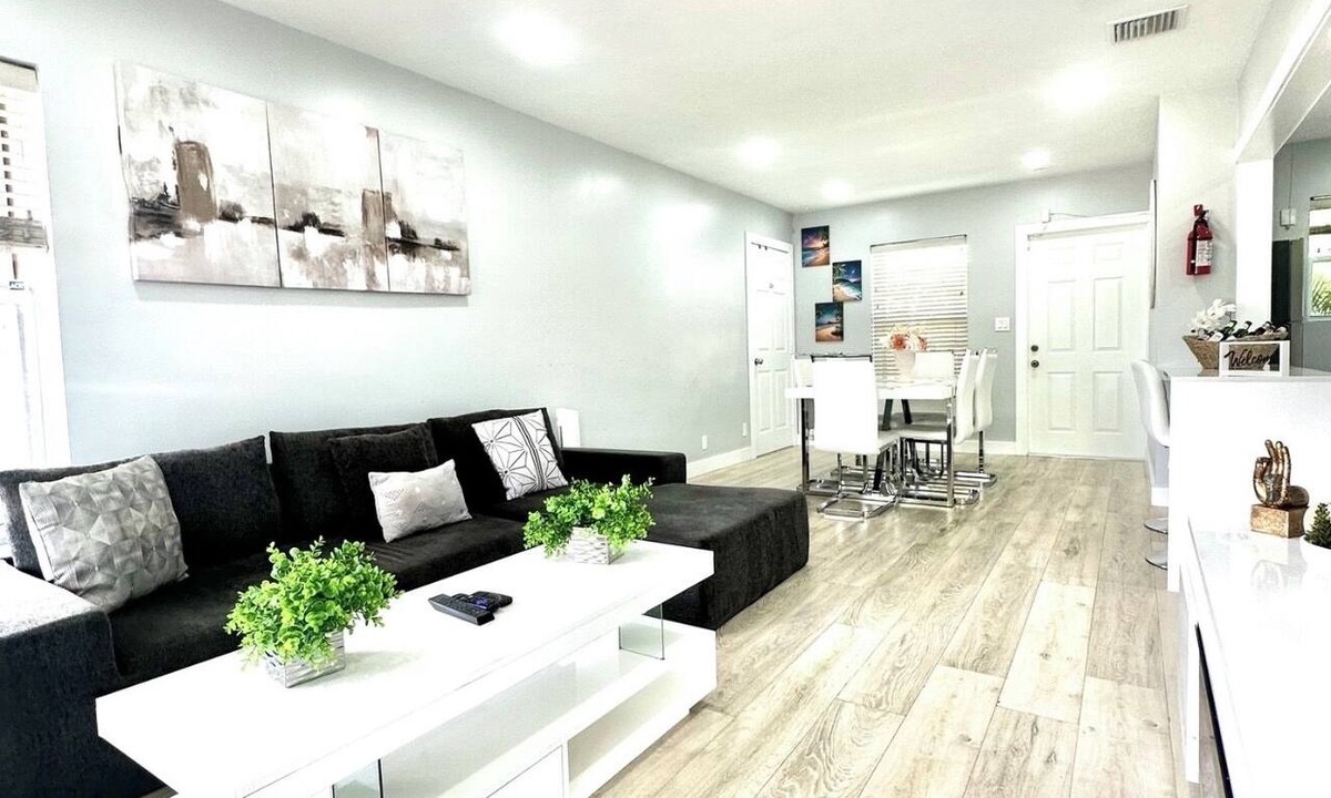 Central Fort Lauderdale Villa | ✨ Modern home with BBQ and garden, near downtown