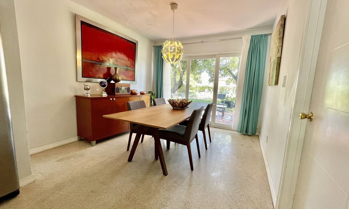 Oakland Park House | Modern Home with 2 Bedroom 2 Bath.