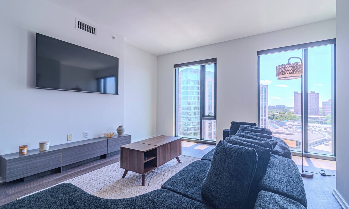 Tysons Apartment | Modern Luxury Full 1Bedroom Apartment. Pool, Gym & Mall, Metro, & Restaurants