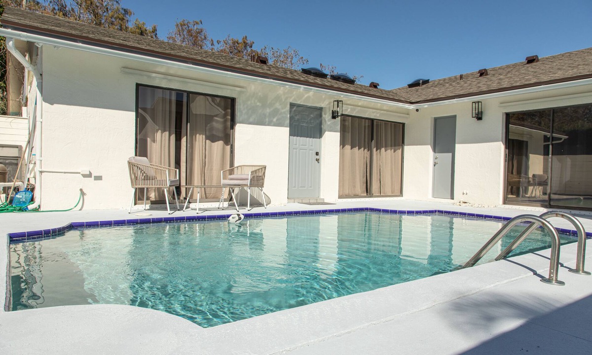 Wellington Villa | Modern Luxury Villa w/Heated pool & patio -6 min from WEF
