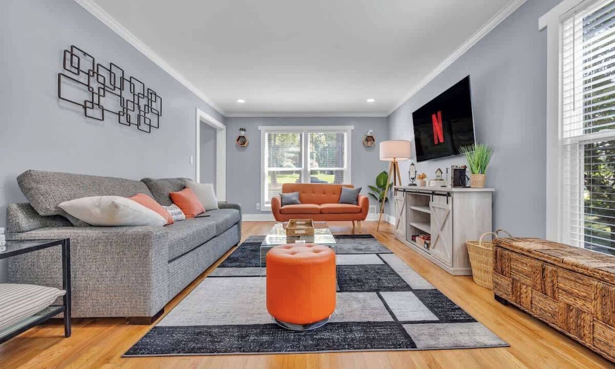 Decatur House | Modern Luxury w/Pool Table 3BR/5BD Sleeps 10