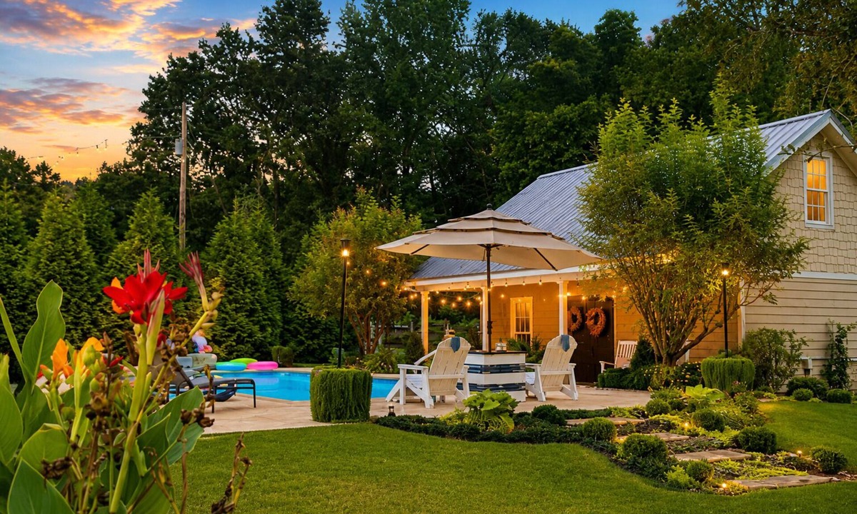 Troy House | Modern Saltwater Retreat - Private Pool - Treehouse