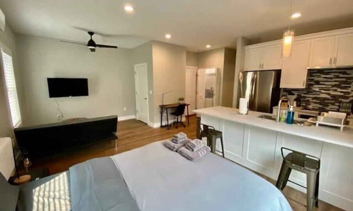 Central West End Apartment | Modern Studio Apartment in Central West end, BJ Hospital