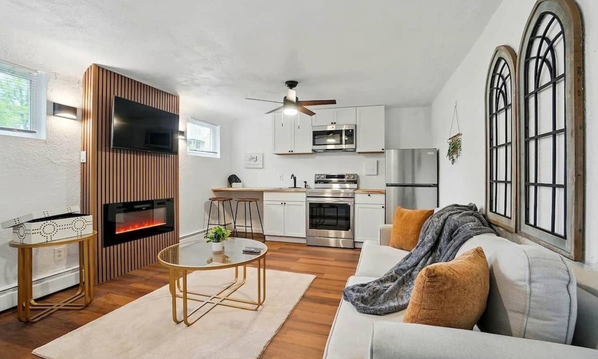 Roselawn Finance Apartment | Modern Studio W/Parking/Long-Term Ready
