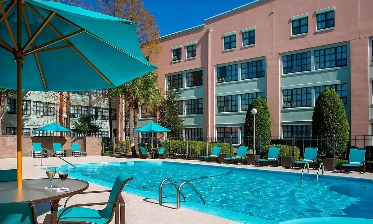 Arts/Warehouse District Hotel | Modern Suites in the Heart of New Orleans! Outdoor Pool, Breakfast, Pet-friendly