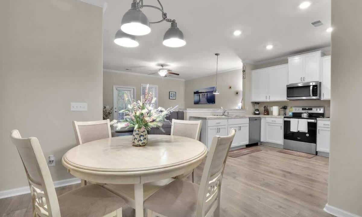 Pooler Condo | Modern Townhome in Pooler | Pool & Trails