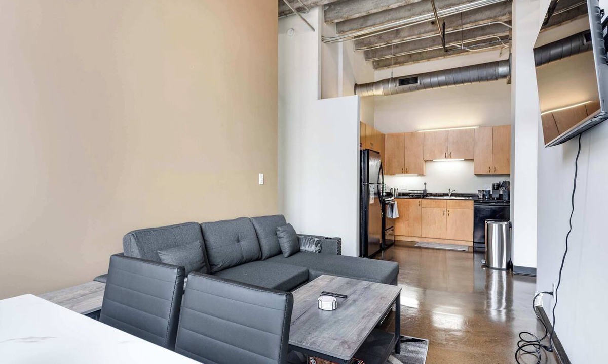 West Loop Apartment | Modern West Loop Gem-City Views & Prime Location 2