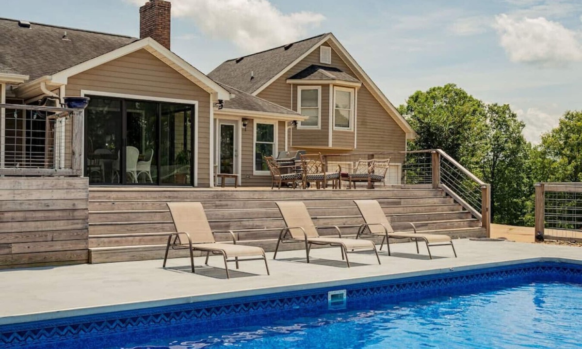 Easley House | Moments Happen Here: 10 acres