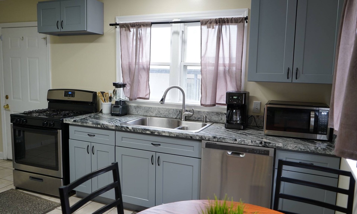 Memphis House | MONTHLY STAYS 6Bedroom Home - Near Beale St -Ideal for Groups