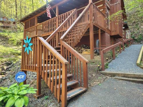 Sevierville Ski Chalet | MoonPie Hideaway