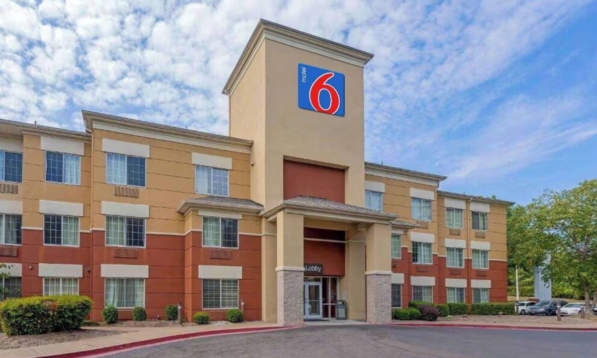 Memphis Hotel | Motel 6 Suites Memphis Airport, TN