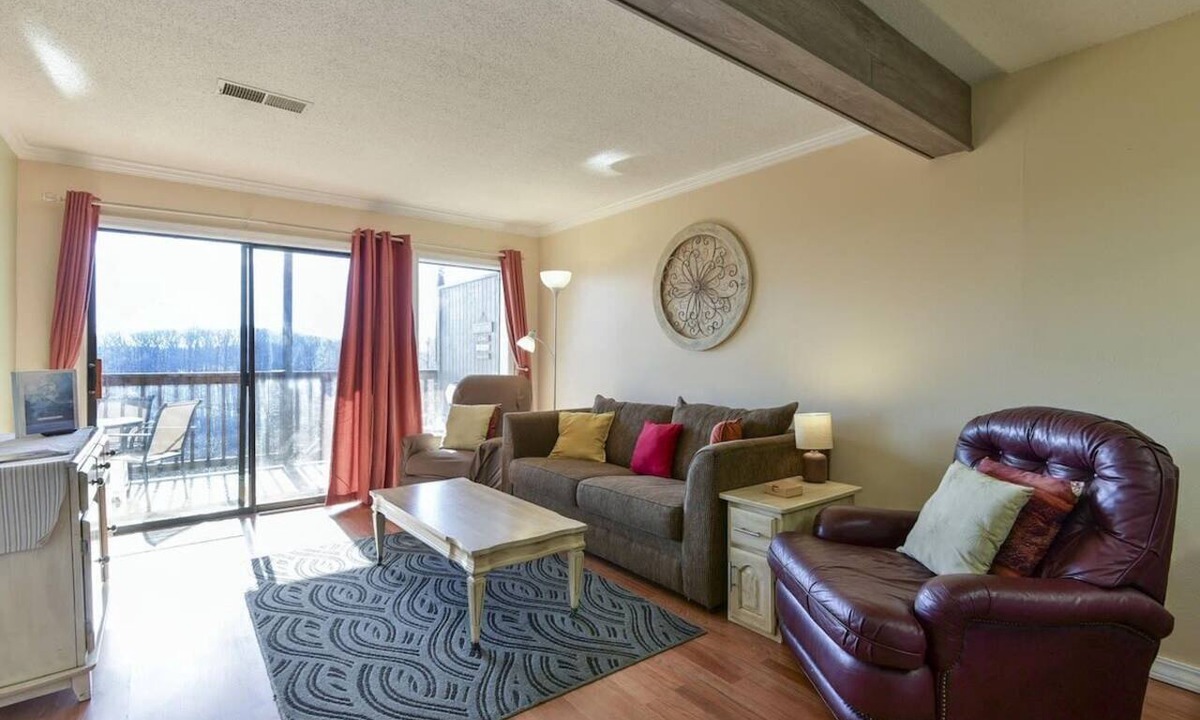 Notch Estates Condo | Mountain Getaway- Outdoor Pool! Hiking Trails!