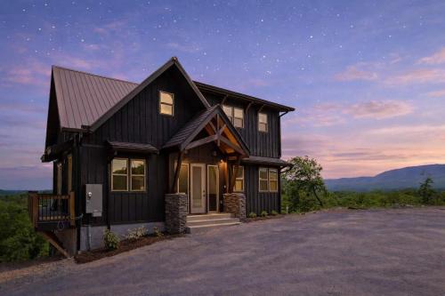 Sevierville House | Mountain Waters - Pool Theater & Views
