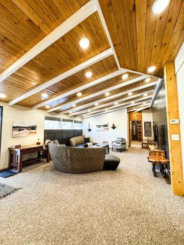 Willmar Apartment | MY PLACE! Luxury 2 Bed with piano!