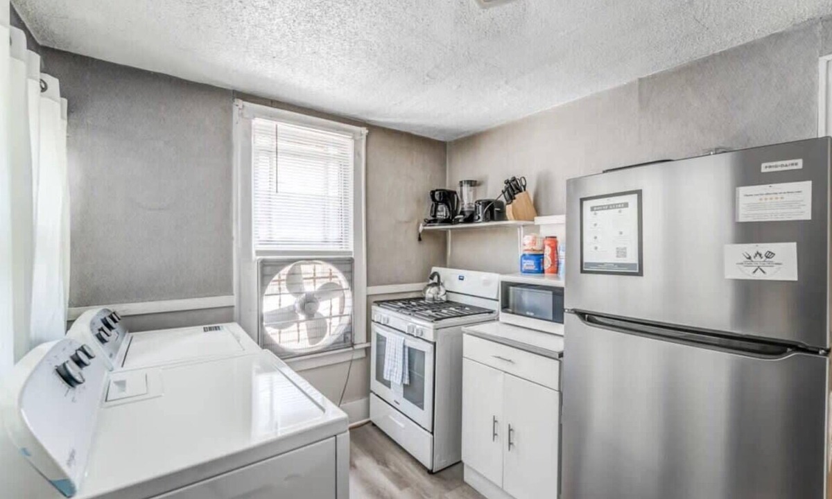 Vollintine-Evergreen House | Near Shopping & Dining- Magic in Midtown- 2 Units