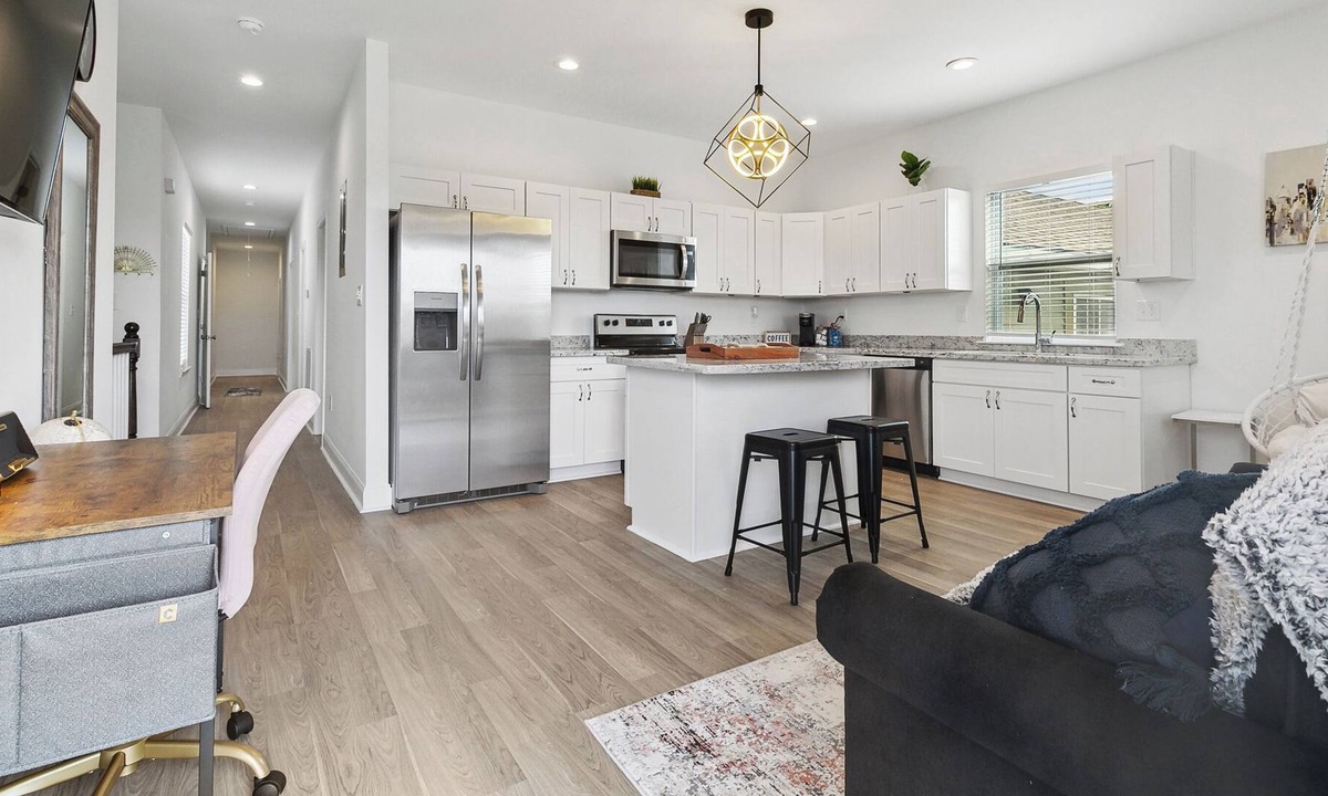 Dillard Apartment | *New* 3br Oasis w/ Jacuzzi