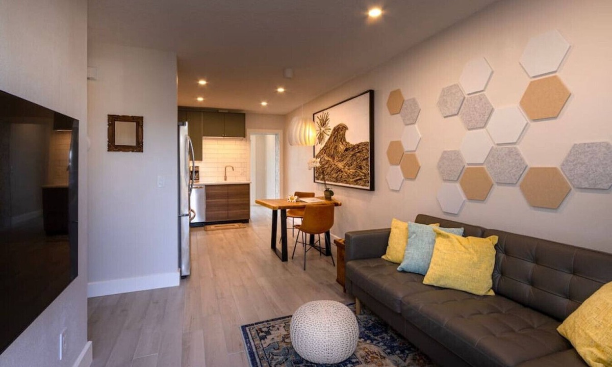 Horton Shores House | NEW! Chic & Cozy Lantana near the Beach & Flagler