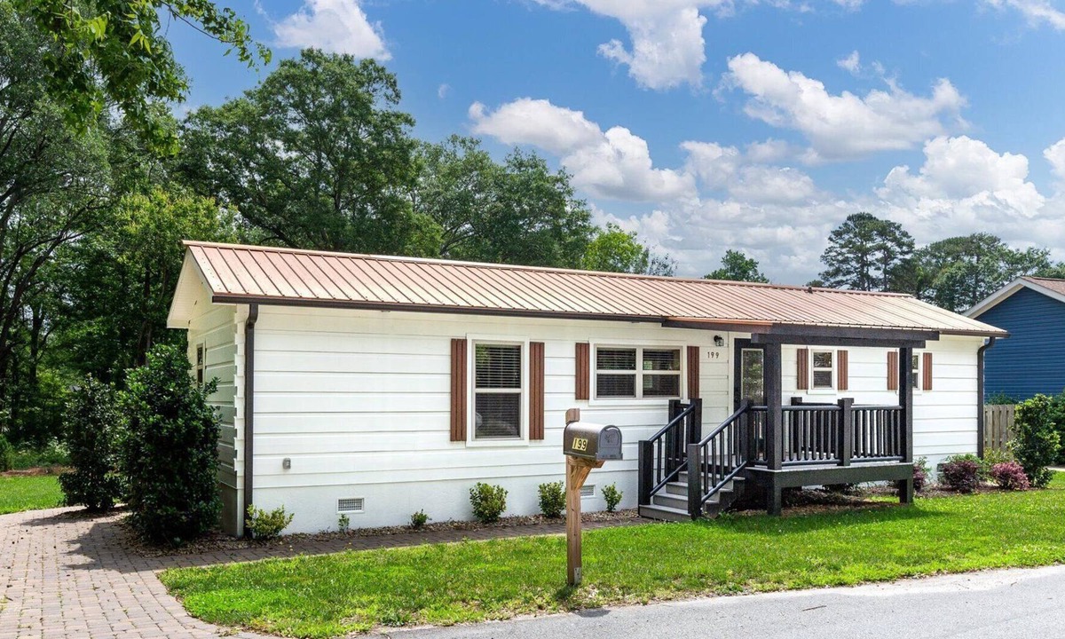 Simpsonville Cabin | NEW Downtown Simpsonville Cozy Cabin