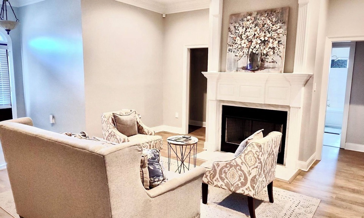 Broadmoor House | NEW Fabulous, Cozy Home, 3bed, Workspace, Jetted tub, near LSU