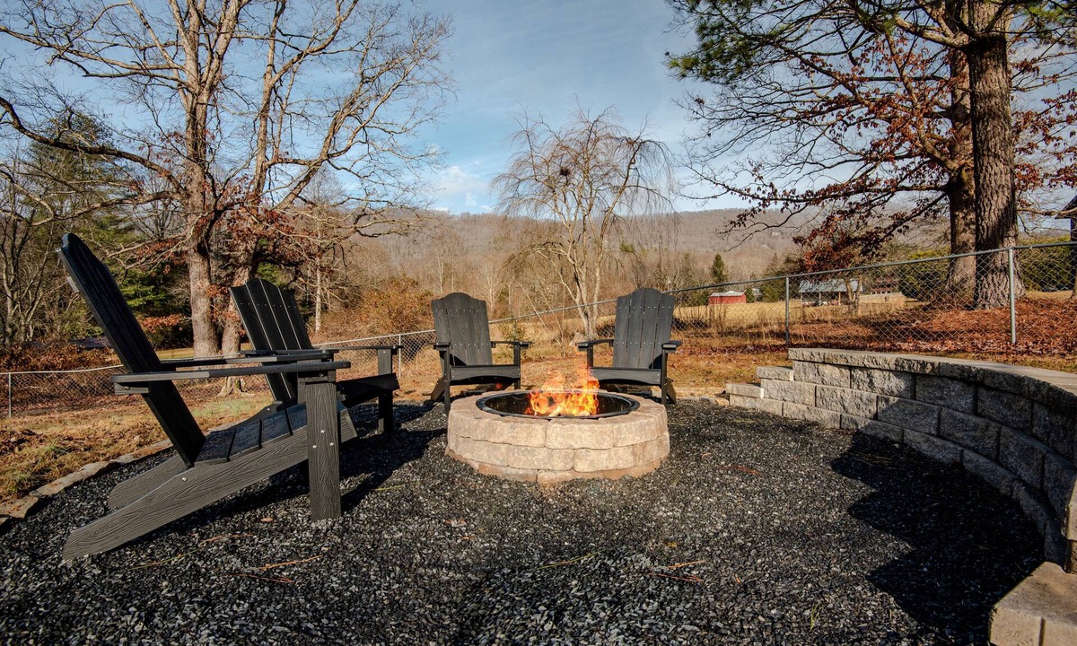Mills River House | New Listing! Boylston Bungalow