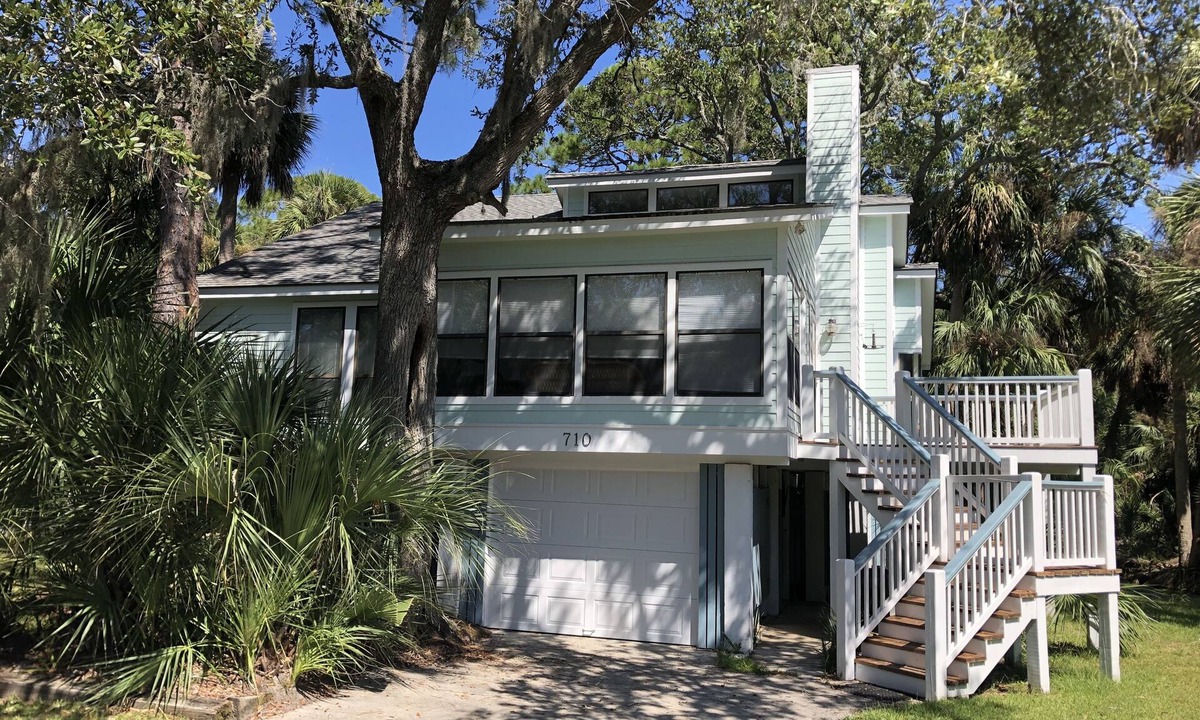 Saint Helena Island House | NEW LISTING - Charming 3 bedroom home on quiet street close to beach access
