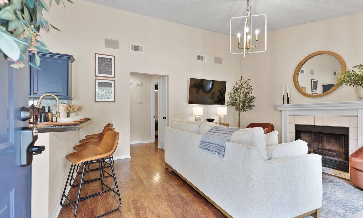 Whitemarsh Island House | New Meets Nostalgic- Cottage Sleeps 8