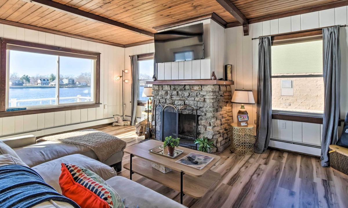 Moline Cabin | NEW! Moline Riverfront Cabin w/ Fire Pit & Kayaks!