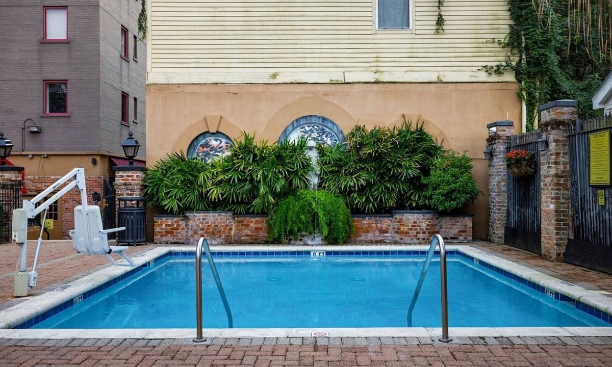 Faubourg Livaudais Resort | New Orleans | Romantic City Retreat | Pool + Hot Tub