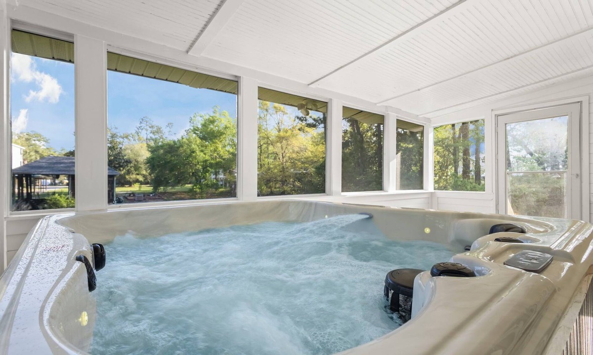 Fairhope House | New! PacMan/Firepit/Hot Tub! Sleeps 9