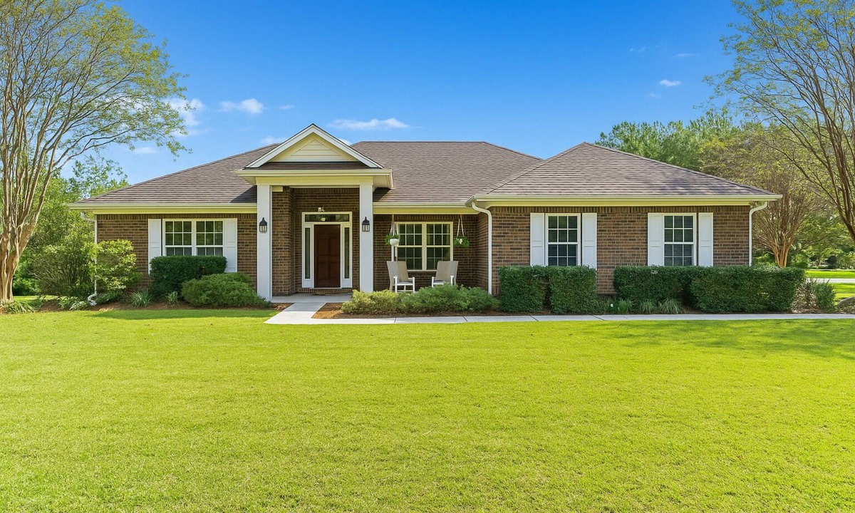 Rincon House | NEW - Southern Oaks Retreat - King Suite, Theater, Massage Chair - LUXURY STAY