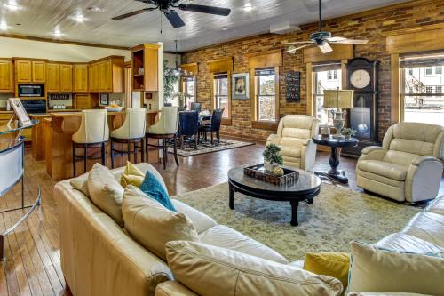 Enterprise Apartment | New York-Style Loft on Main St: Dtwn Enterprise