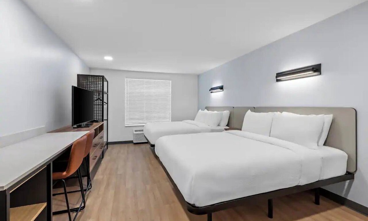 Newnan Hotel | Newnan Stay | Pet-Friendly, Free Parking | 0.5 Mi from Barnes & Noble